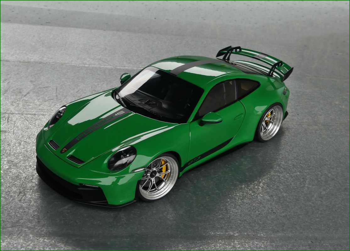 1:18 Porsche 911 992 GT3 2021 Viper Green ONE 300ST Edition